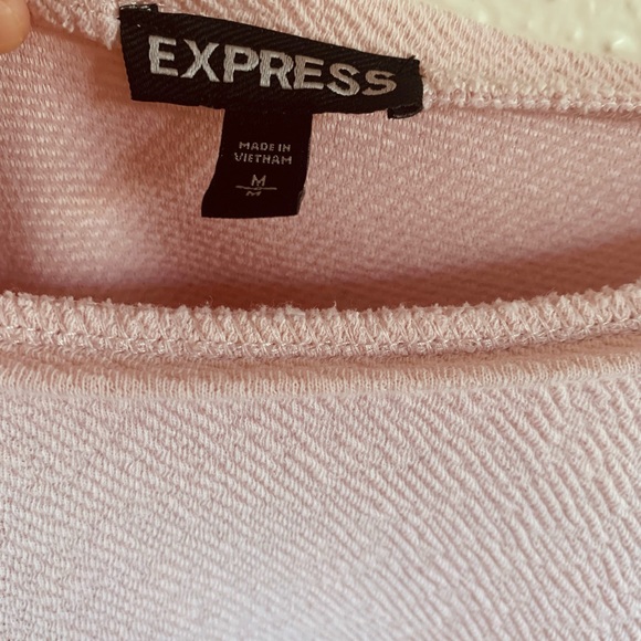 Soft pink blouse with oversized ruffle sleeves! Purchased from EXPRESS - Picture 5 of 6